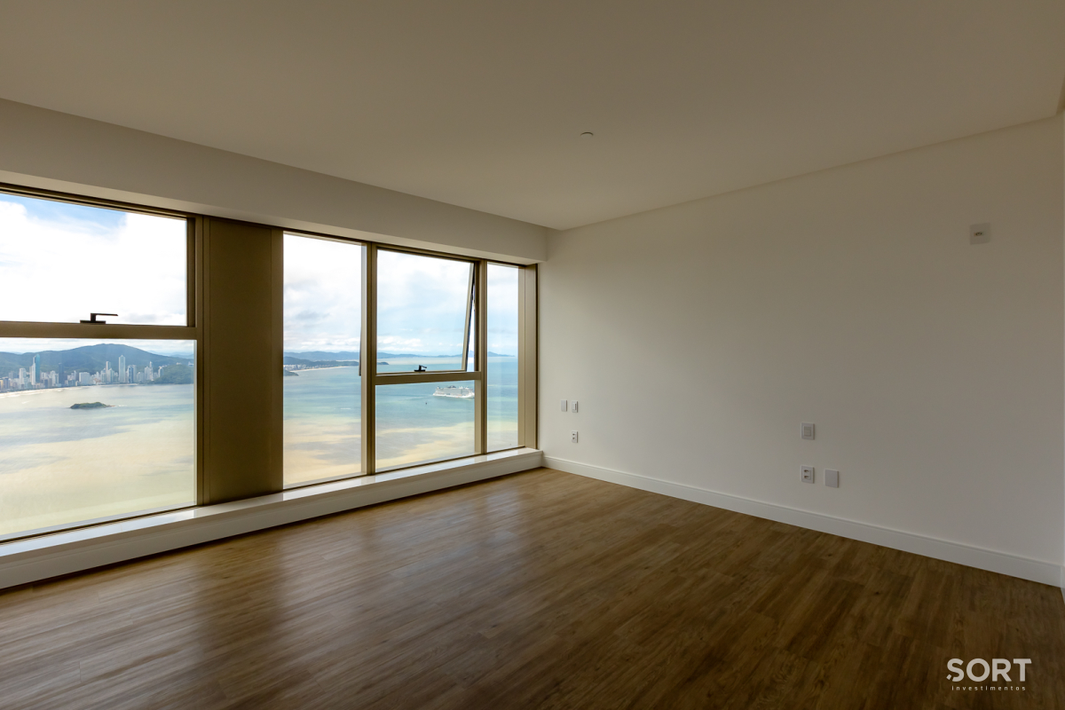 Apartamento no Edifício Yachthouse andar alto em Balneário Camboriú