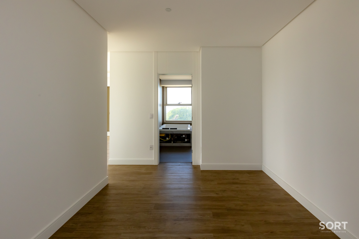 Apartamento no Edifício Yachthouse andar alto em Balneário Camboriú