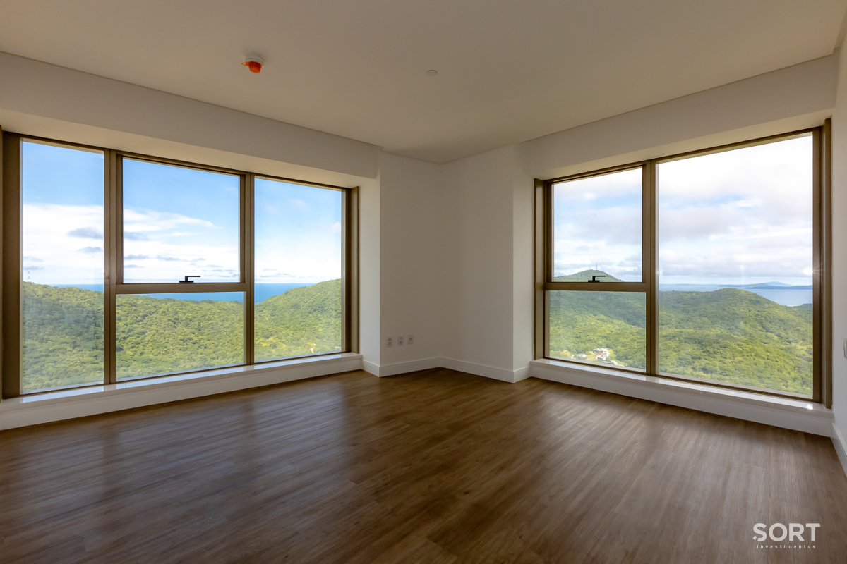 Apartamento no Edifício Yachthouse andar alto em Balneário Camboriú