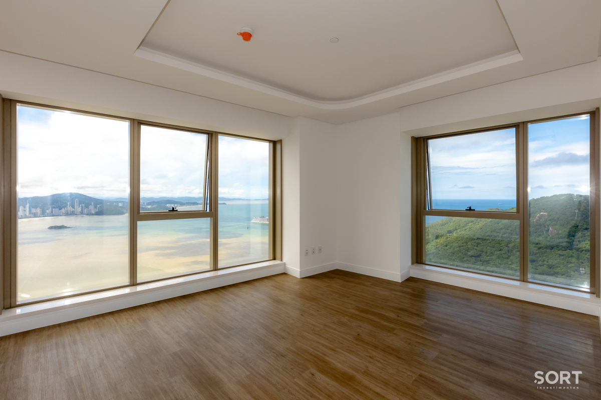 Apartamento no Edifício Yachthouse andar alto em Balneário Camboriú