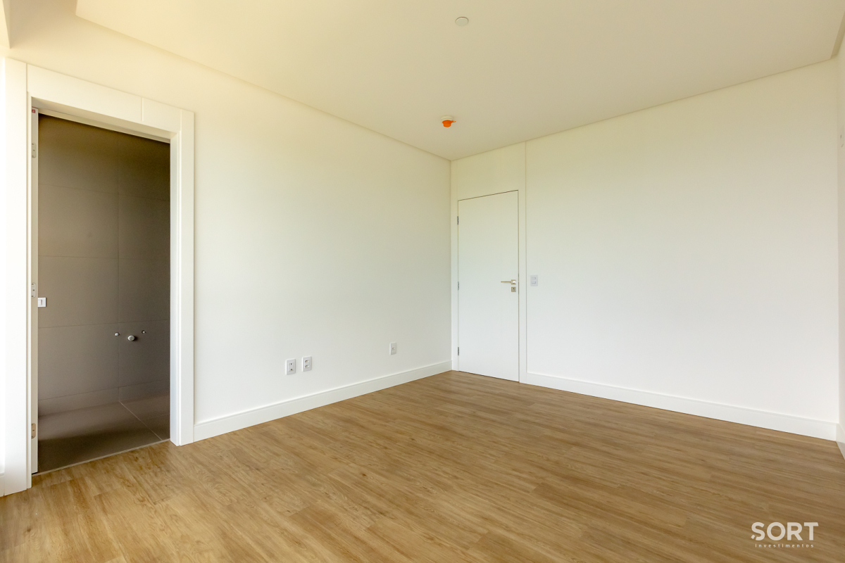 Apartamento no Edifício Yachthouse andar alto em Balneário Camboriú