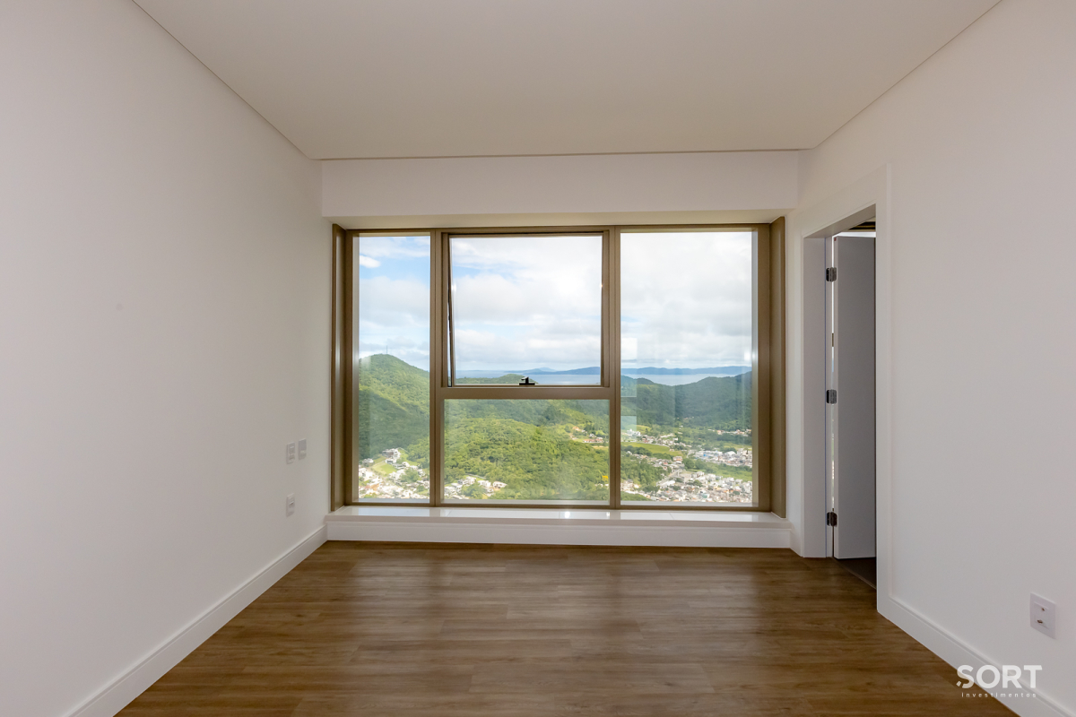 Apartamento no Edifício Yachthouse andar alto em Balneário Camboriú
