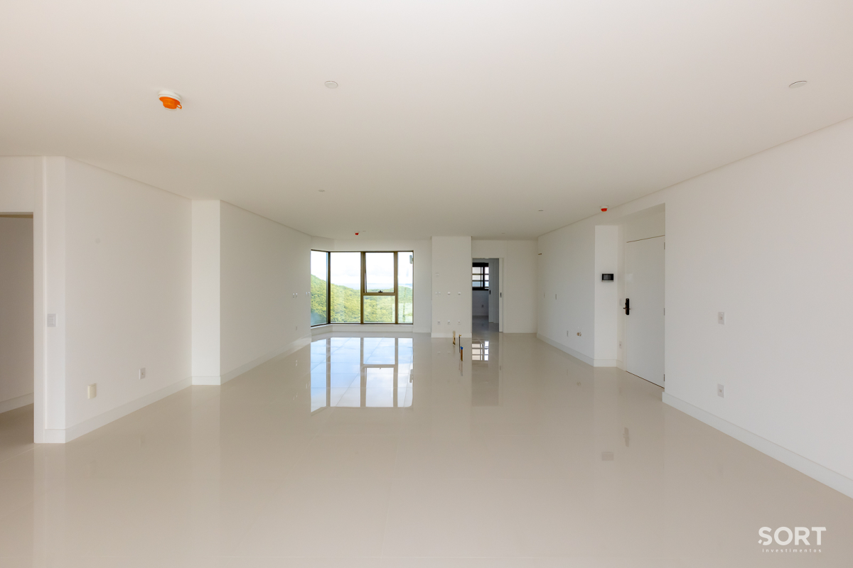 Apartamento no Edifício Yachthouse andar alto em Balneário Camboriú