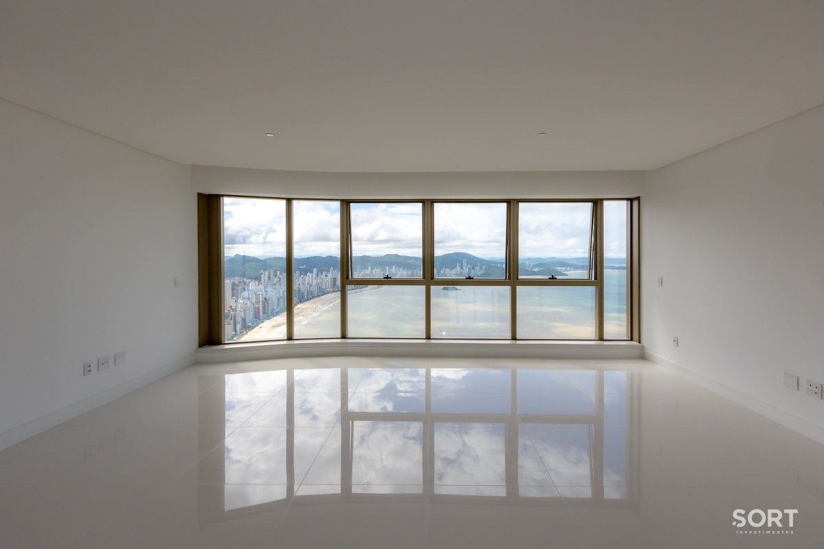 Apartamento no Edifício Yachthouse andar alto em Balneário Camboriú