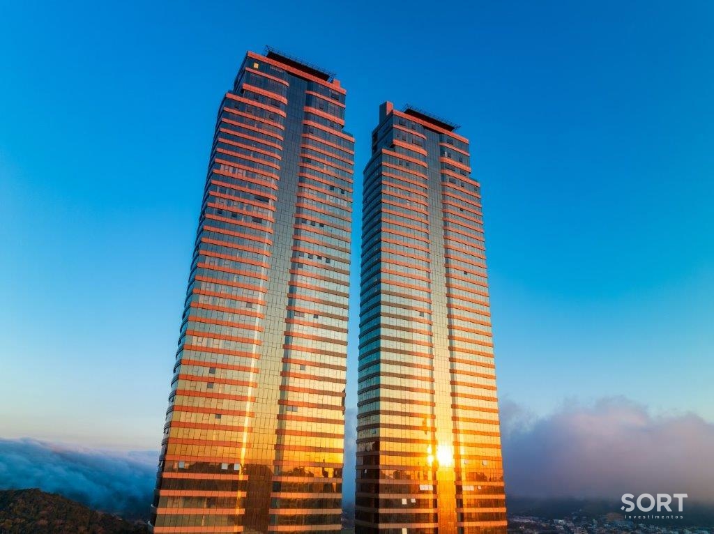 Apartamento no Edifício Yachthouse andar alto em Balneário Camboriú