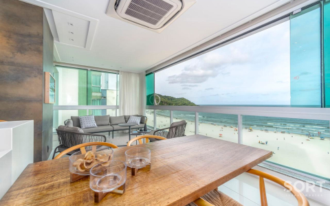 Apartamento no Edifício Metropolis frente mar em Balneário Camboriú