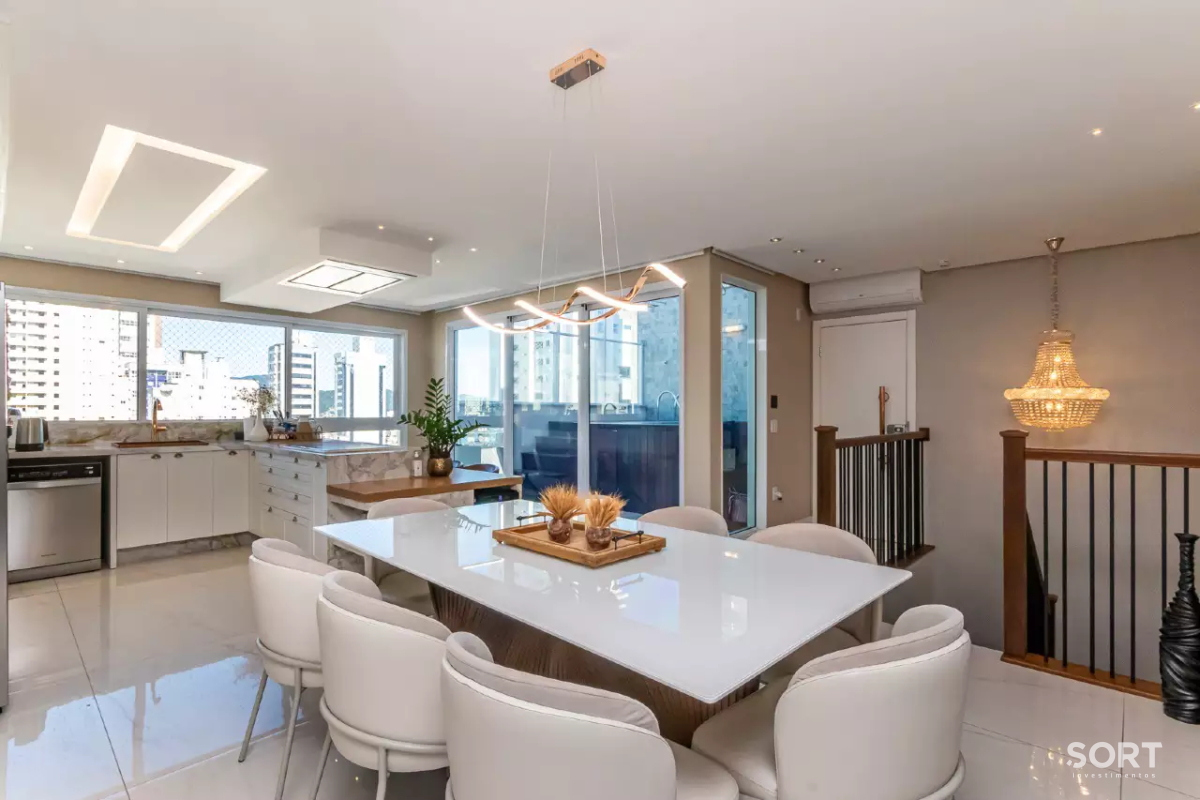 Cobertura Duplex no edifício Porto di Bari com piscina privativa