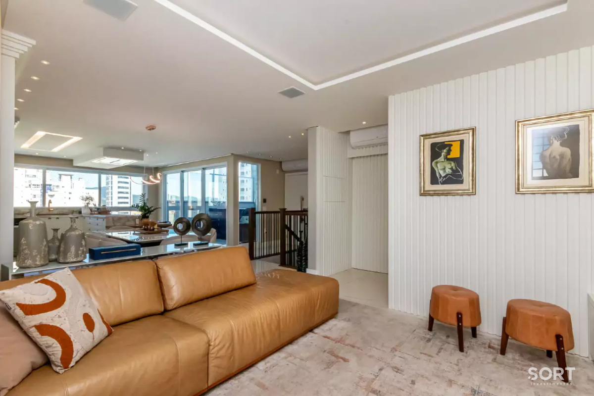 Cobertura Duplex no edifício Porto di Bari com piscina privativa