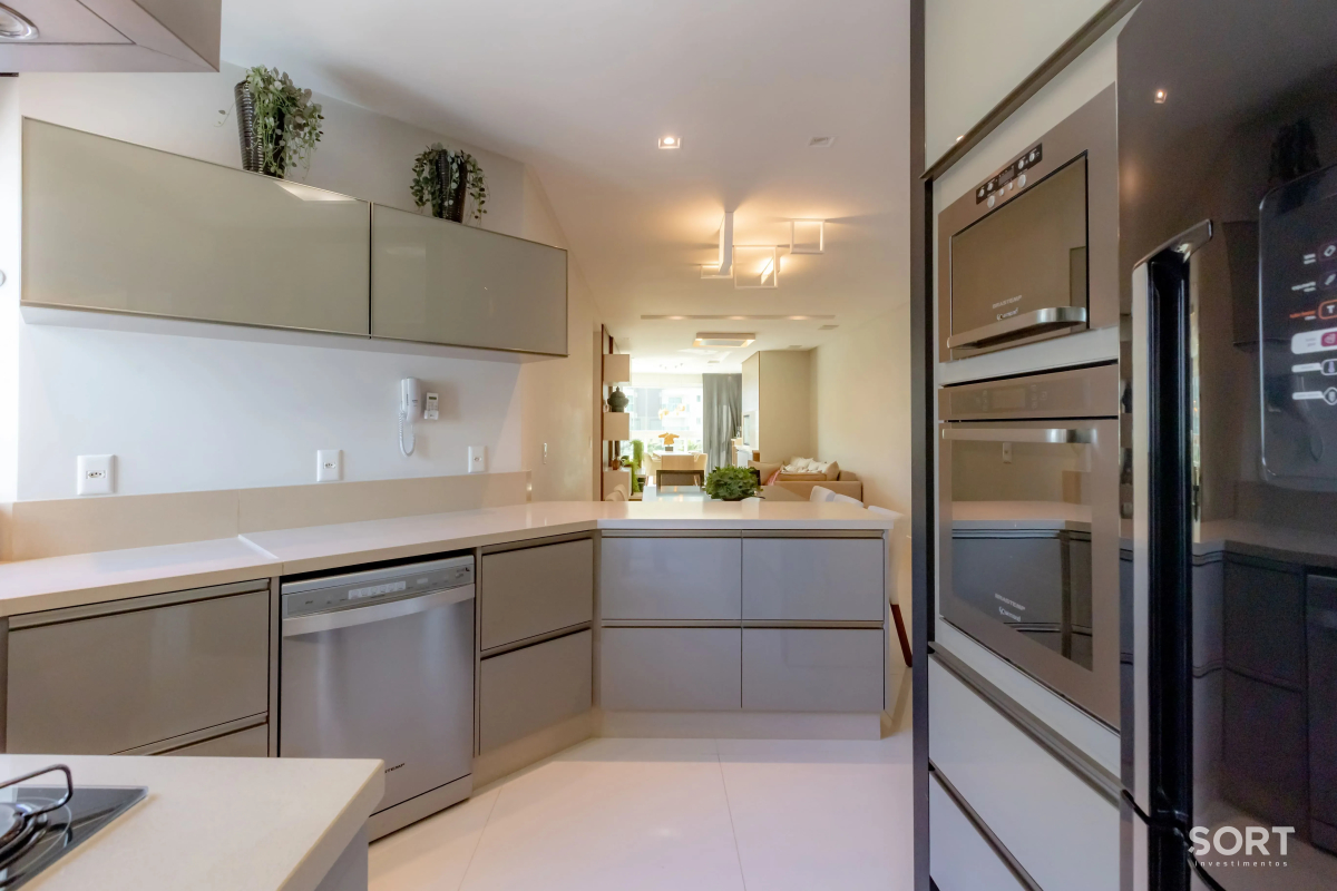 Cozinha apartamento-no-edificio-brava-beach-mobiliado-e-decorado