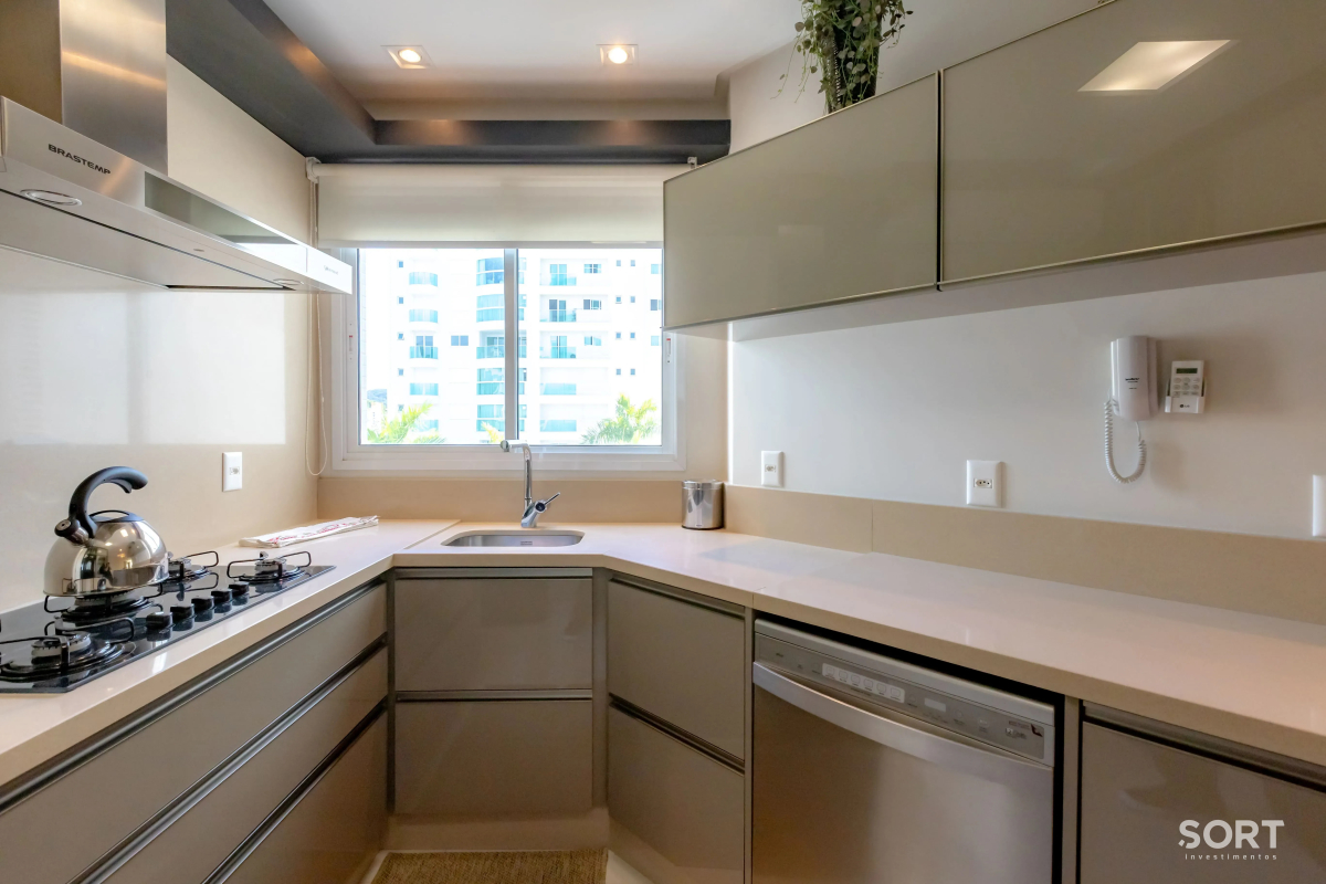 Cozinha apartamento-no-edificio-brava-beach-mobiliado-e-decorado