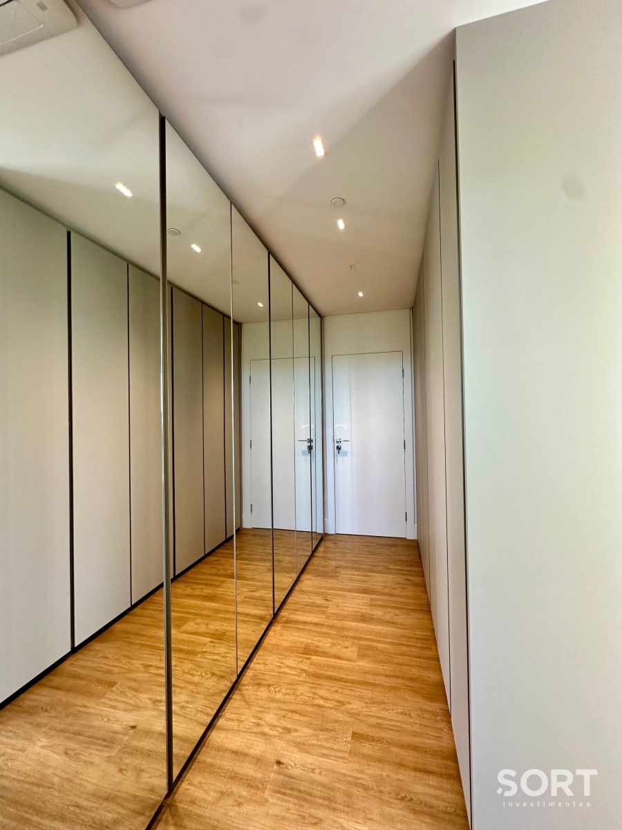 Closet Apartamento no Edifício Yachthouse by Pinifarina em Balneário Camboriú