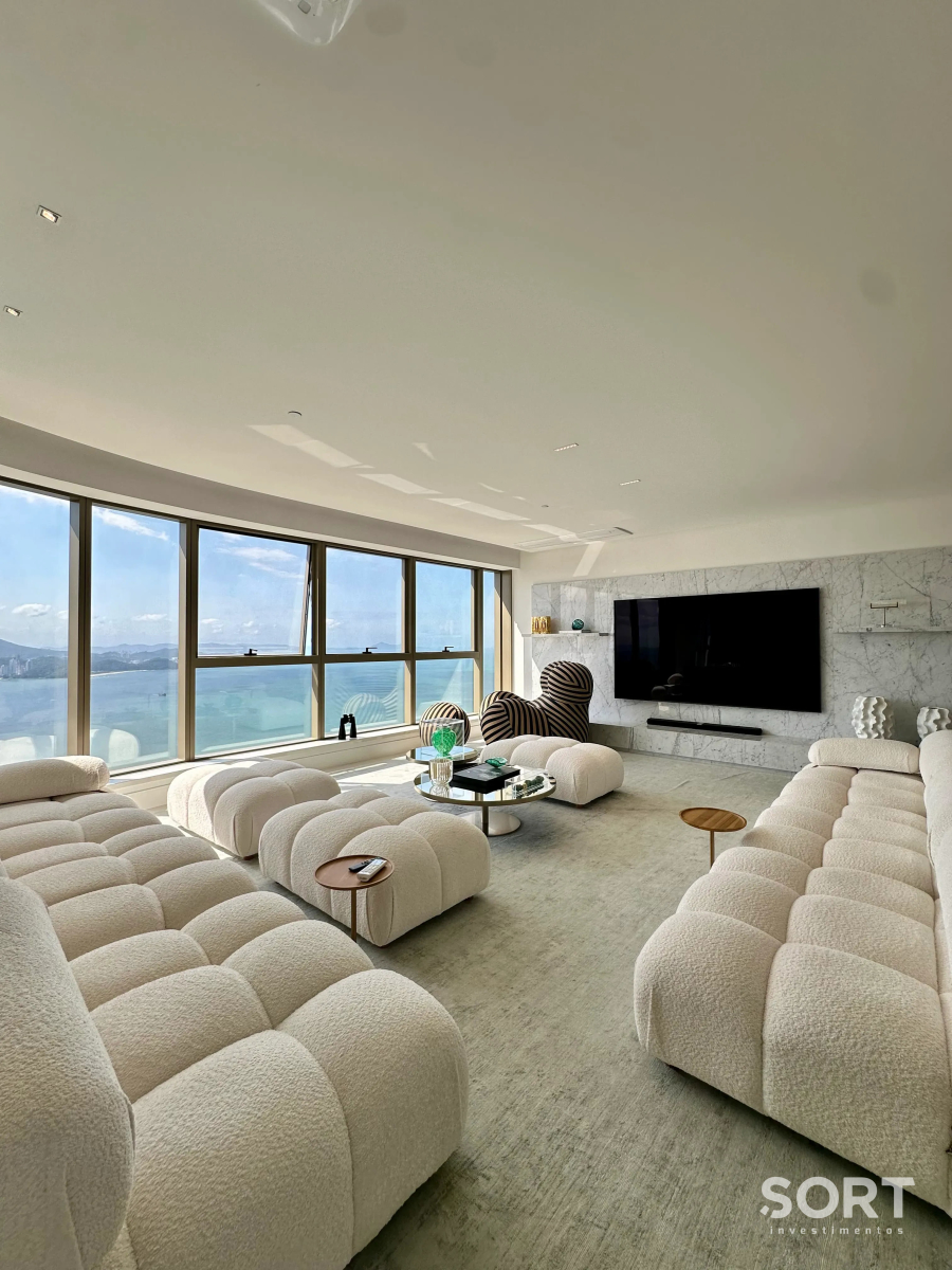 Sala de estar Apartamento no Edifício Yachthouse by Pinifarina em Balneário Camboriú