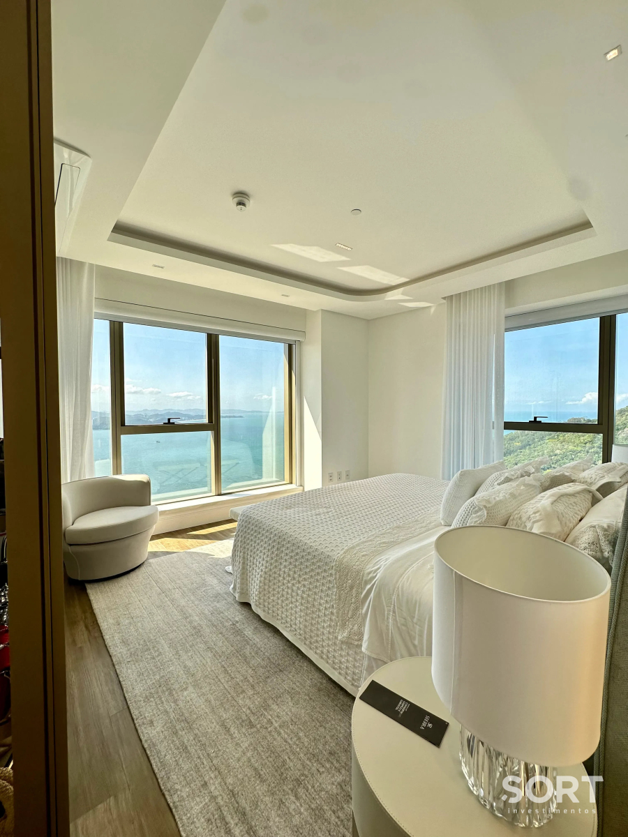 Suíte Apartamento no Edifício Yachthouse by Pinifarina em Balneário Camboriú