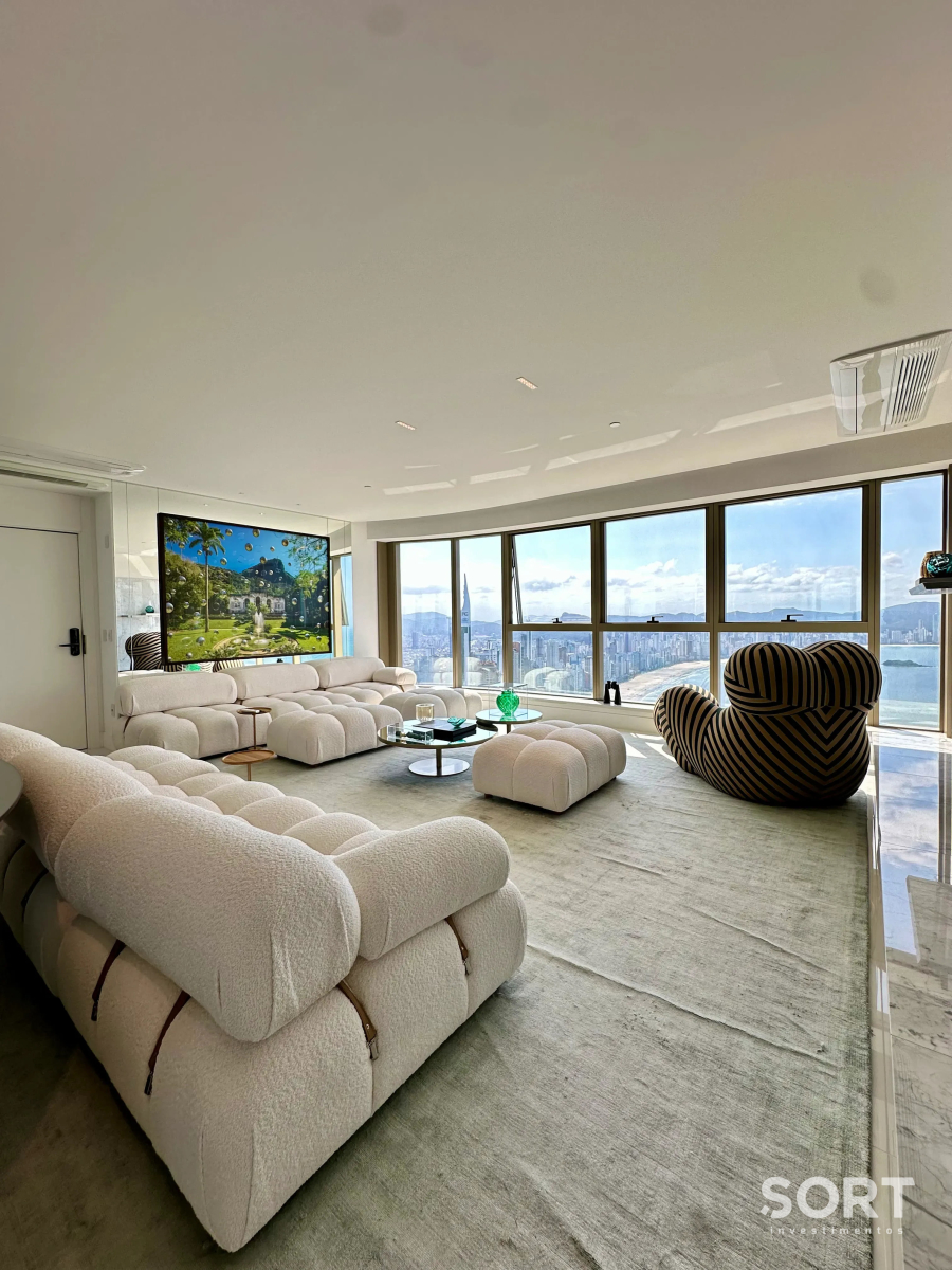Sala de estar Apartamento no Edifício Yachthouse by Pinifarina em Balneário Camboriú