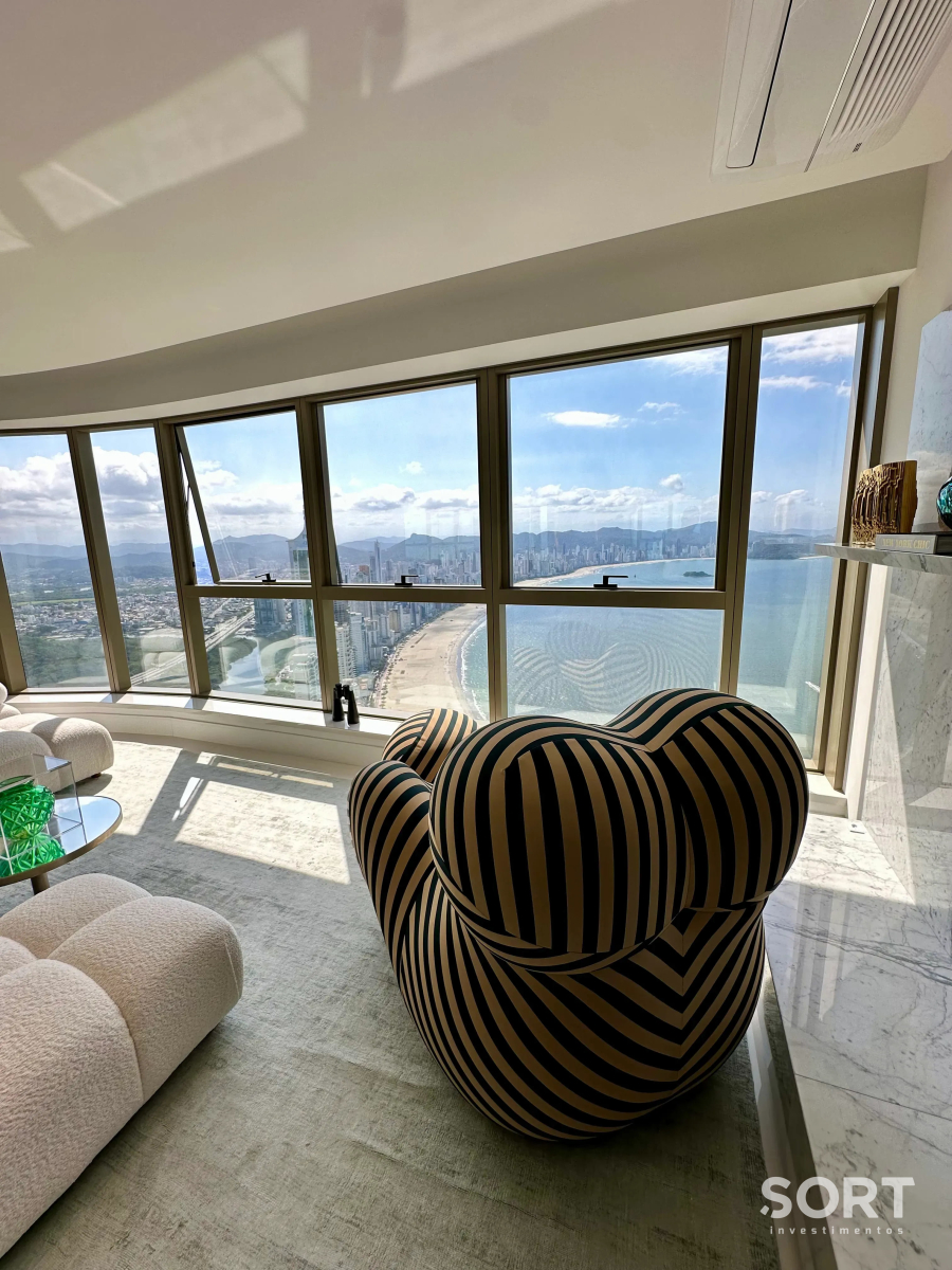 Sala de estar Apartamento no Edifício Yachthouse by Pinifarina em Balneário Camboriú