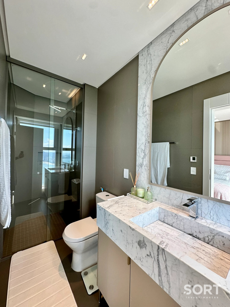 Suíte Apartamento no Edifício Yachthouse by Pinifarina em Balneário Camboriú