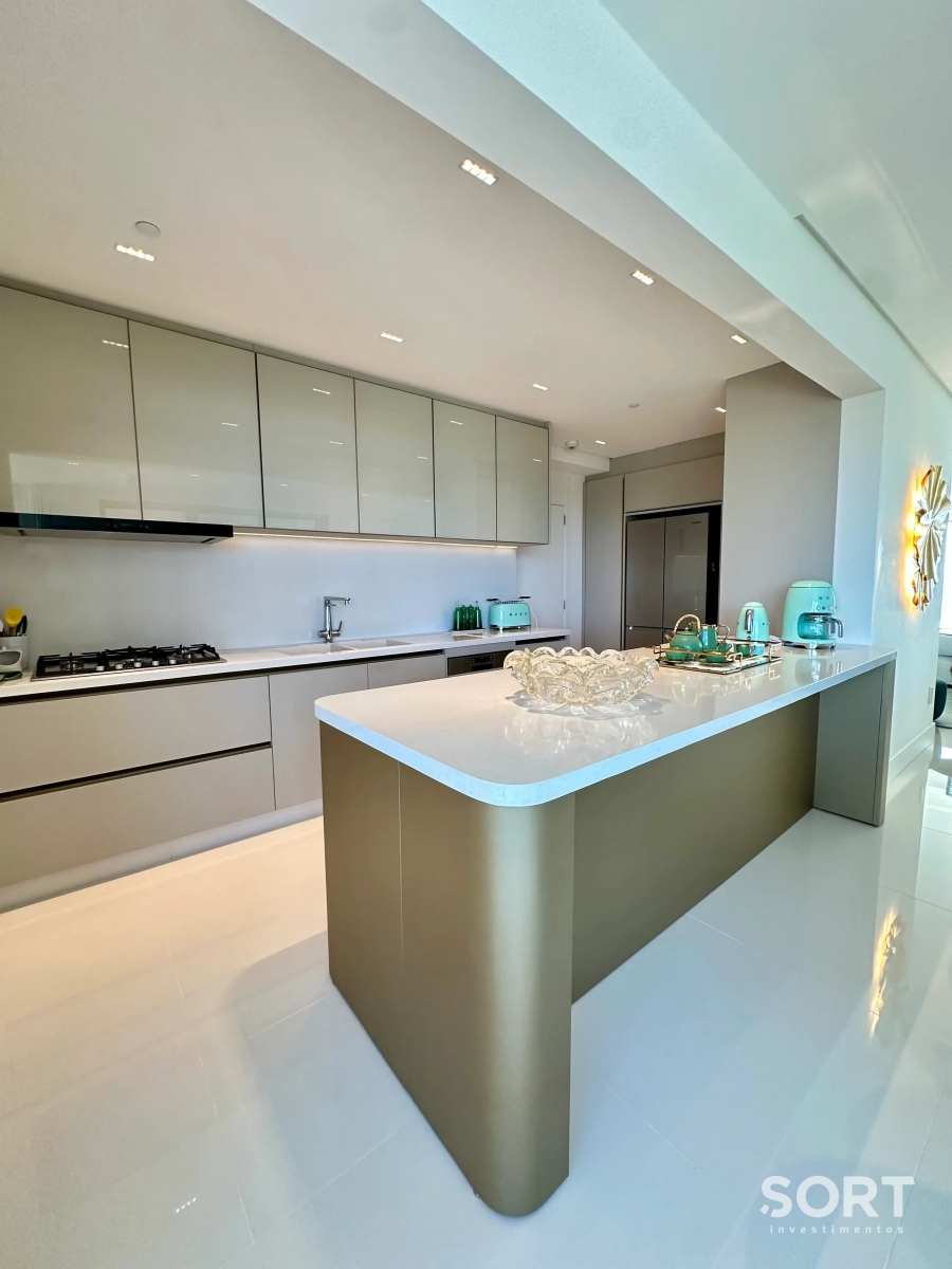 Cozinha Apartamento no Edifício Yachthouse by Pinifarina em Balneário Camboriú