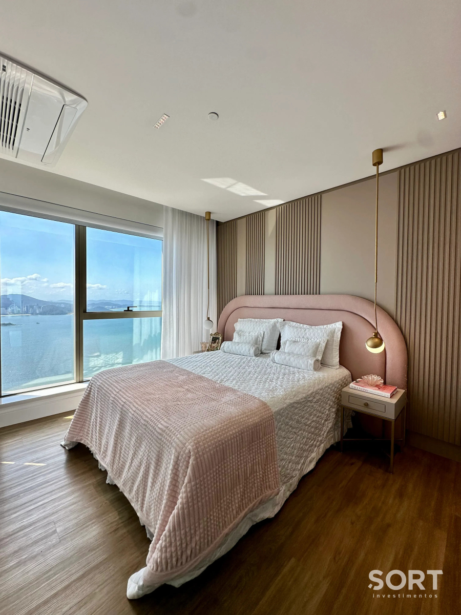 Suíte master Apartamento no Edifício Yachthouse by Pinifarina em Balneário Camboriú
