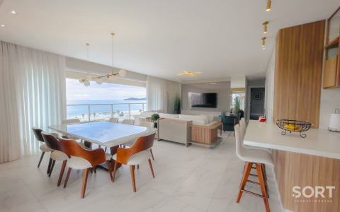 Sala de jantar apartamento no Edifício Brava Arts na Praia Brava em Itajaí