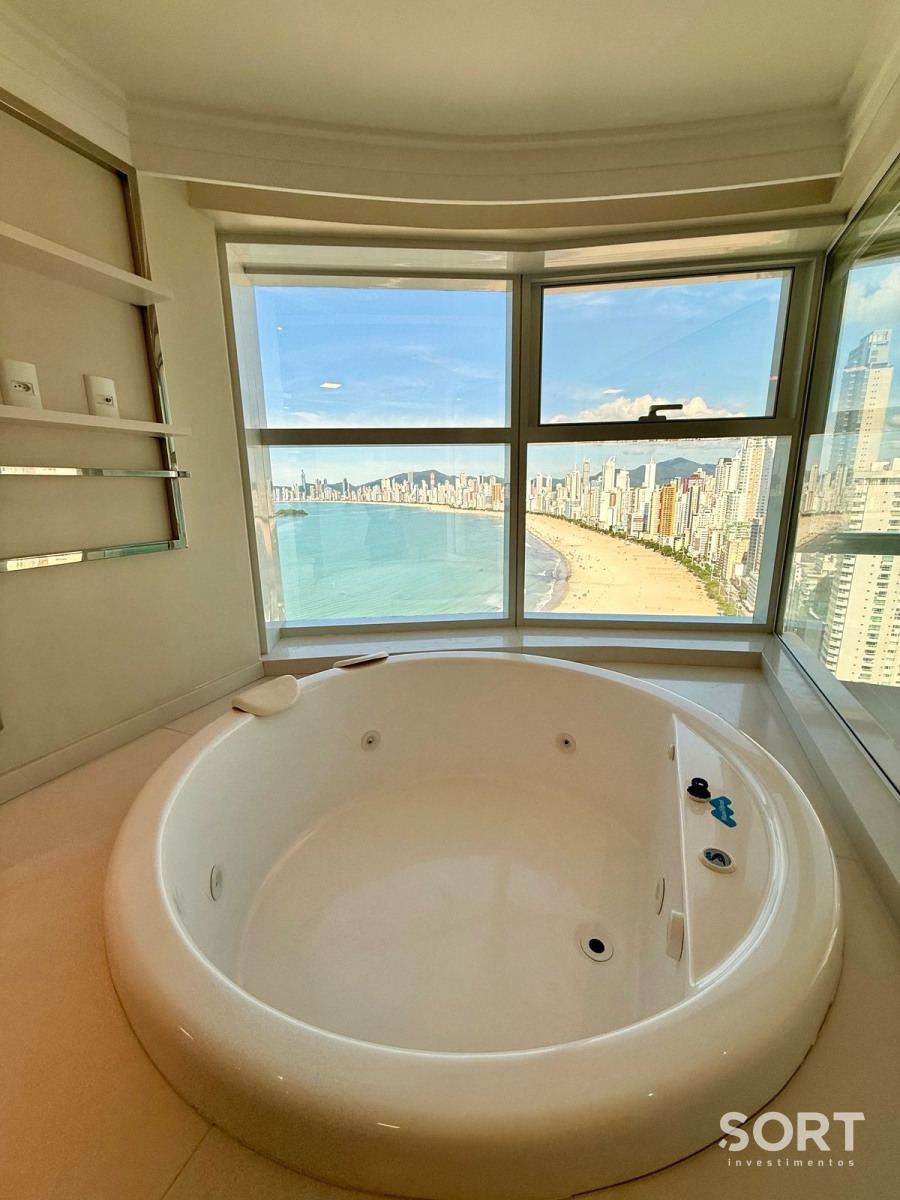 Apartamento no Edifício Infinity Coast mobiliado