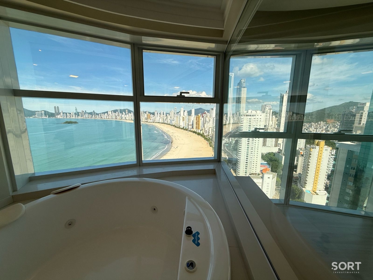 Apartamento no Edifício Infinity Coast mobiliado