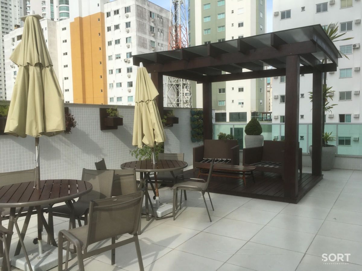 Área piscina Edifício Celebration