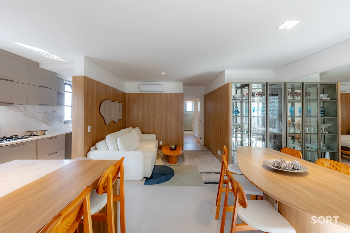 Vista da sala de jantar Apartamento na Praia Brava, Itajaí Mobiliado, decorado, com vista para o mar e piscina privativa