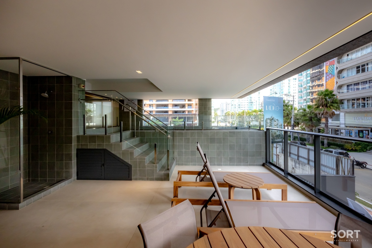 Área da piscina externa Apartamento na Praia Brava, Itajaí Mobiliado, decorado, com vista para o mar e piscina privativa