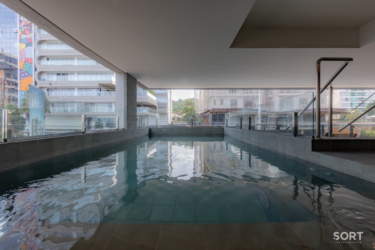 Área da piscina externa Apartamento na Praia Brava, Itajaí Mobiliado, decorado, com vista para o mar e piscina privativa