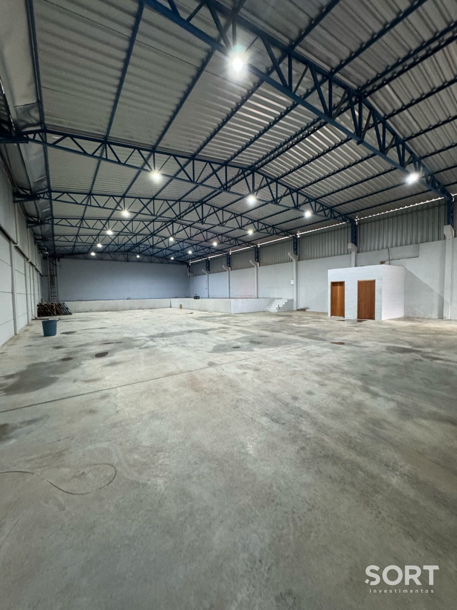 Galpão para locação com 750m² em Itaipava