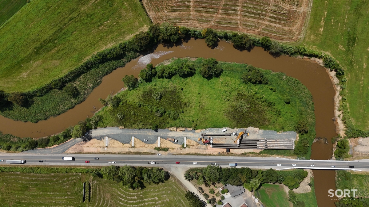 Terreno á venda com 1110.000,00 m² em Araquari