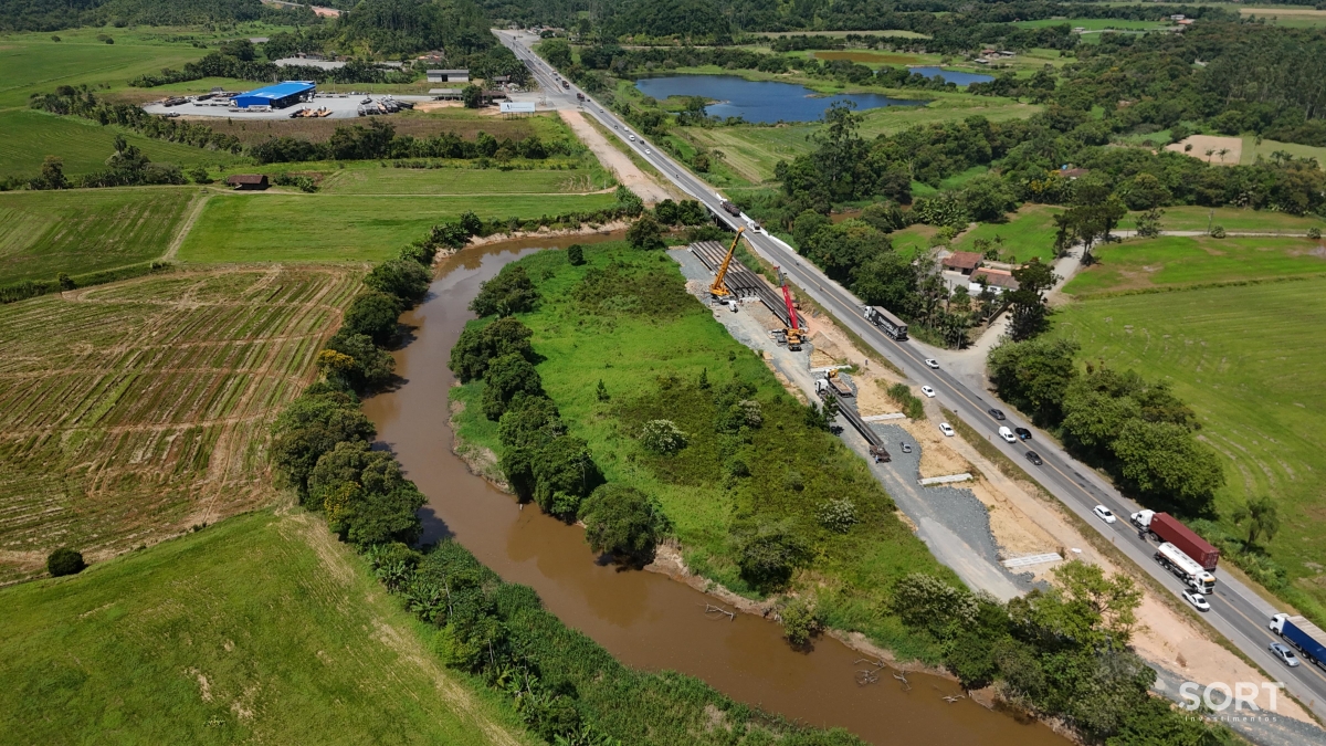 Terreno á venda com 1110.000,00 m² em Araquari