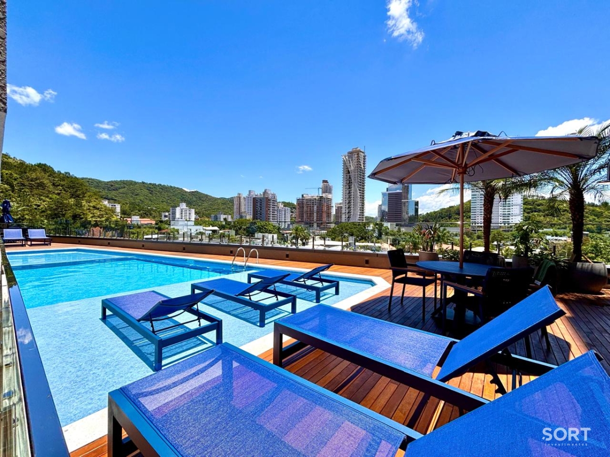 Piscina Apartamento à Venda no Edifício Portal da Brava na Torre Amores