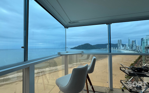Apartamento no Edifício The Sun Tower frente mar