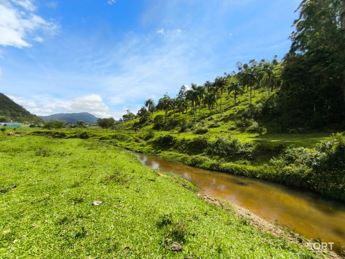 Terreno á venda com 14 hectares em Canto da Penha, Garopaba