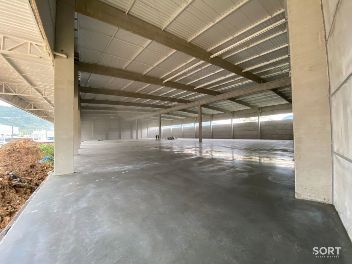 Galpão Logístico á venda de 5.200 m²