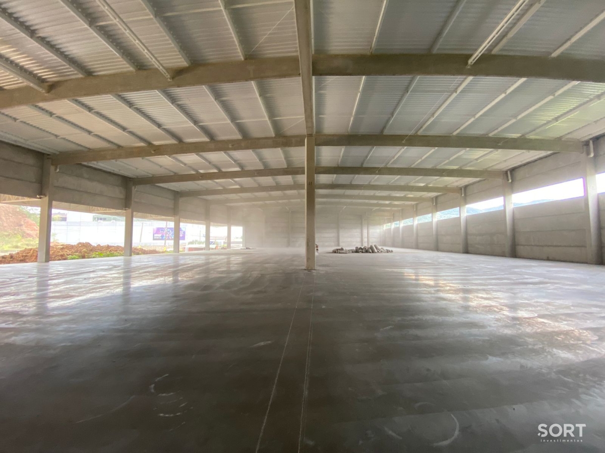 Galpão Logístico á venda de 5.200 m²