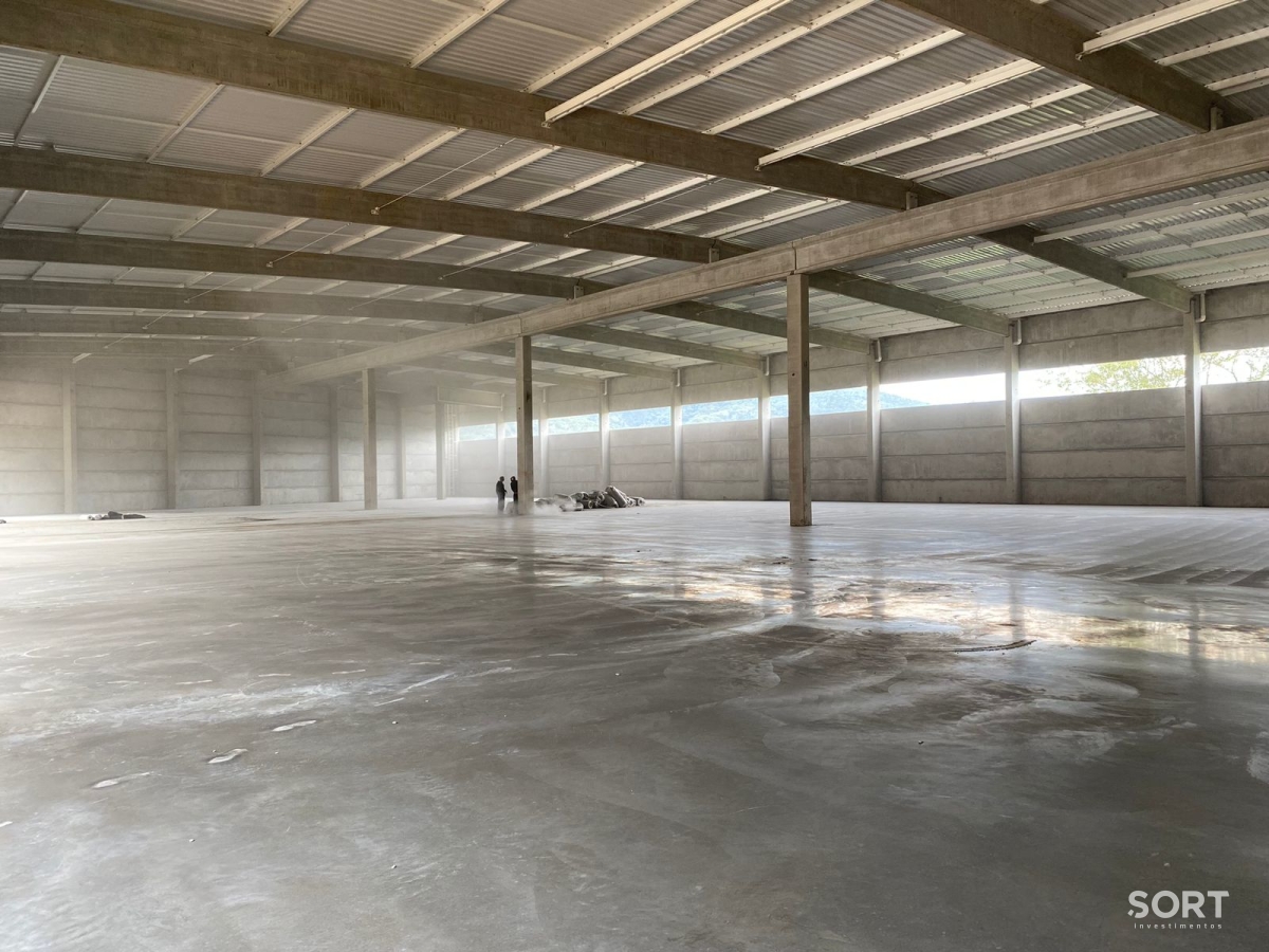 Galpão Logístico á venda de 5.200 m²