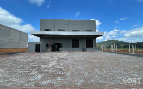 Galpão Logístico para locação anual em Itaipava