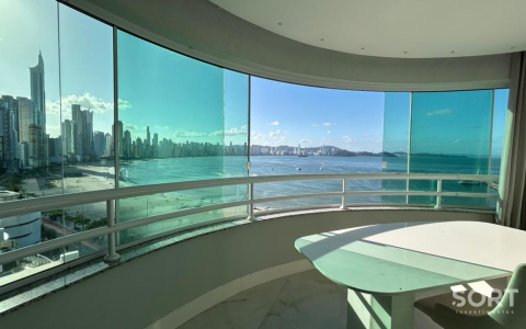 Apartamento no Edifício Barra Tawer Frente Mar