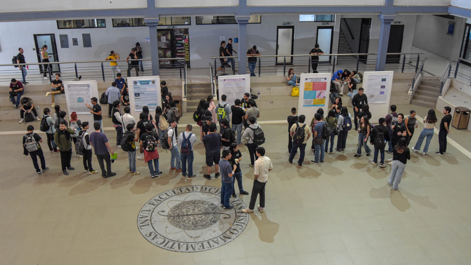 Exposición de Pósteres en la Plaza Cultural