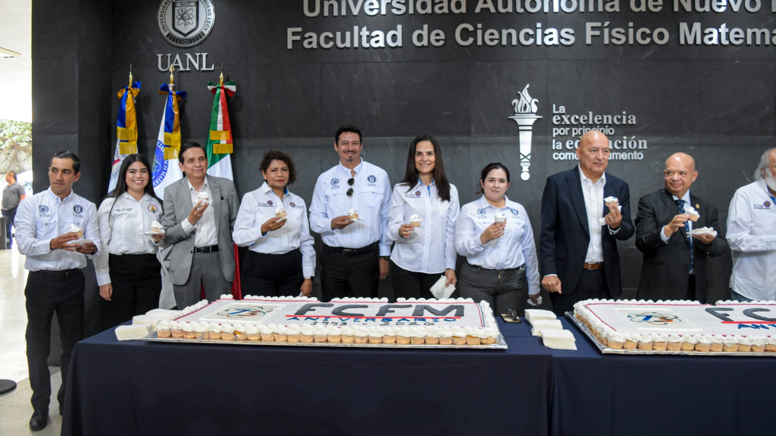 Partida de pastel del 73 aniversario de la Facultad