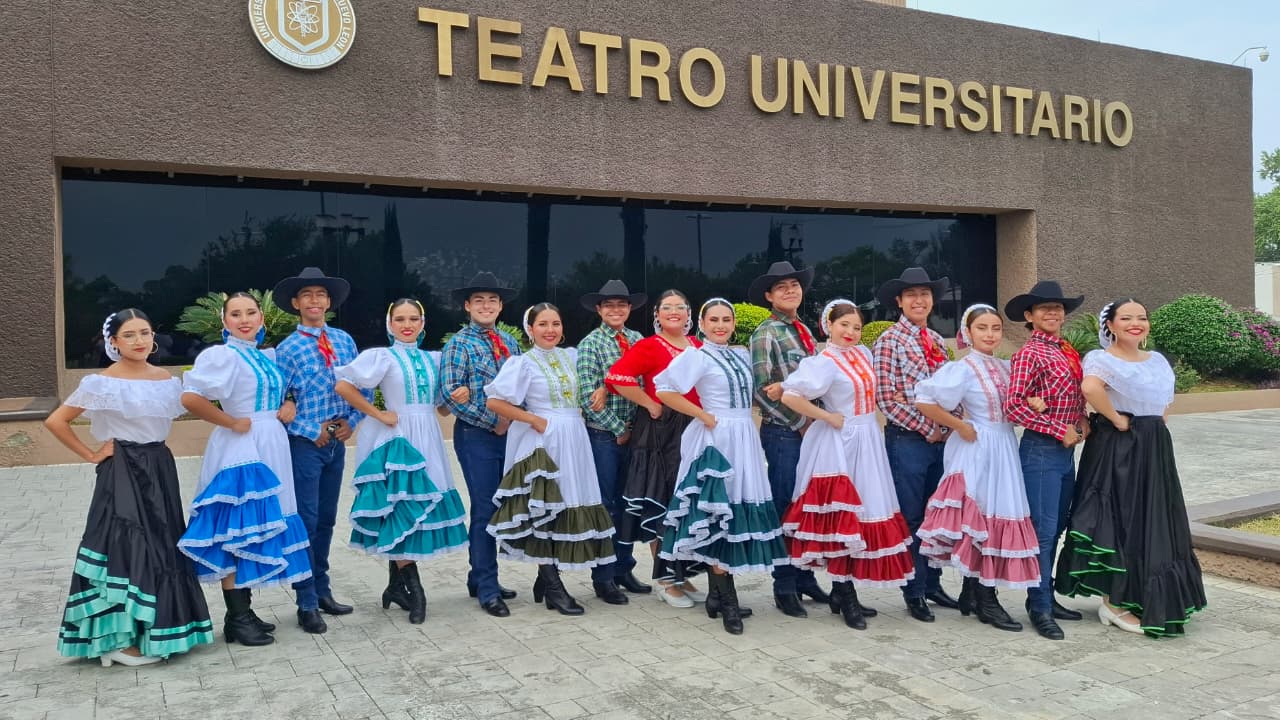 El grupo de Ballet Folklórico en la Muestra de Danza Folklórica UANL 2026