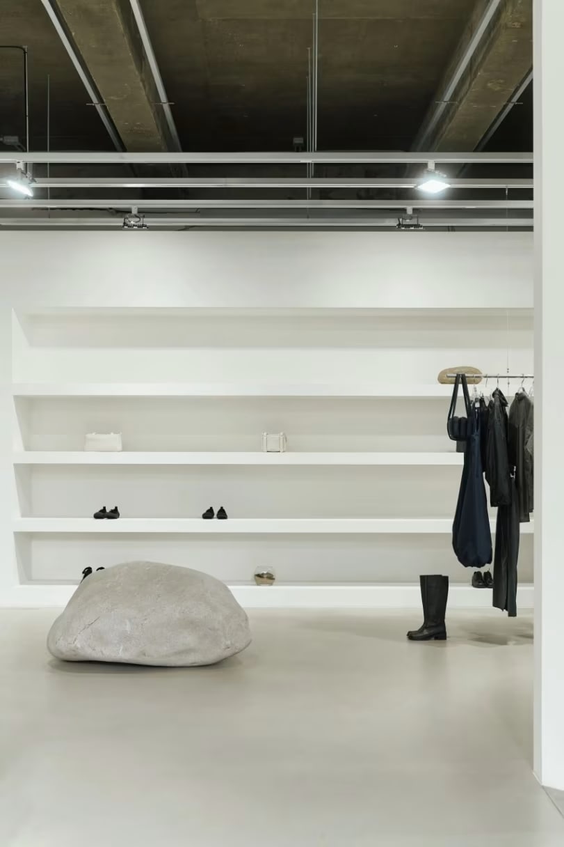 AMOMENTO FLAGSHIP STORE