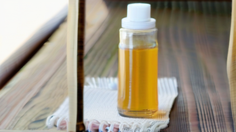 How to Make Your Own DIY Natural Tabbinet Cleaner