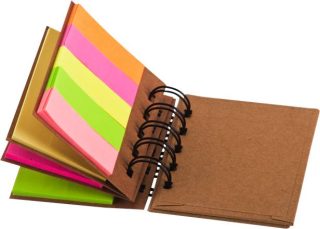 פנקס ספירלה עם ניירות ממו ודיגלונים – קפאוס