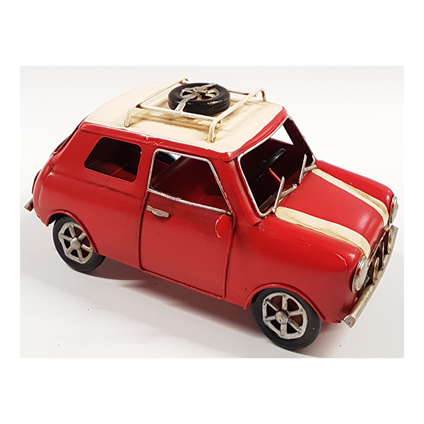 מכונית מיני רטרו אדומה עם פסים לבנים