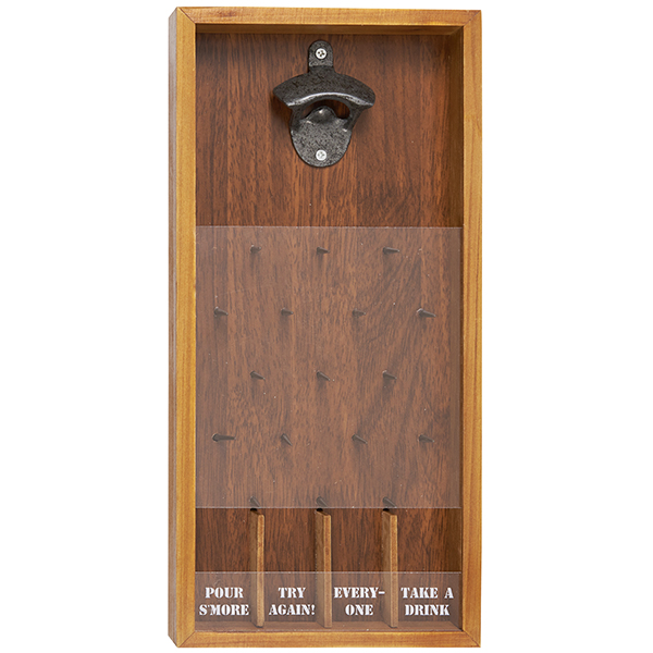 פותחן בקבוקי בירה תלוי על קיר