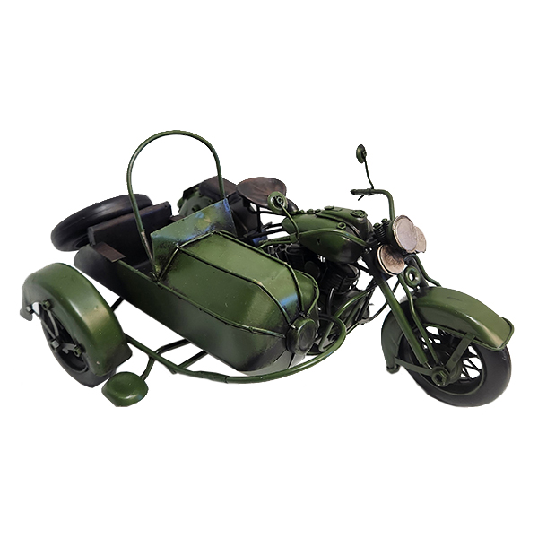 אופנוע קרוזר עתיק ירוק עם סירה מתכת