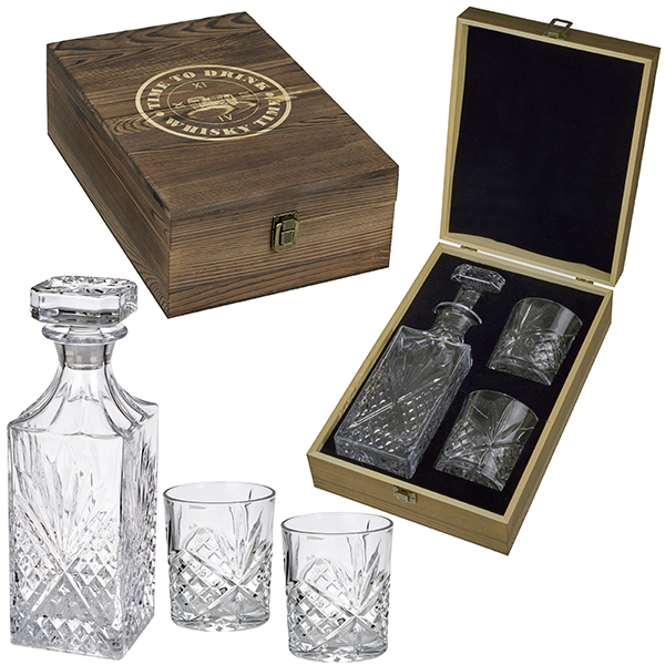 מארז מתנה ויסקי הכולל דקנטר ו-2 כוסות בקופסת עץ מהודרת
